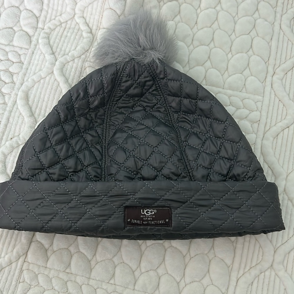 UGG hat, adorable! Gray with gray puff! Like new!